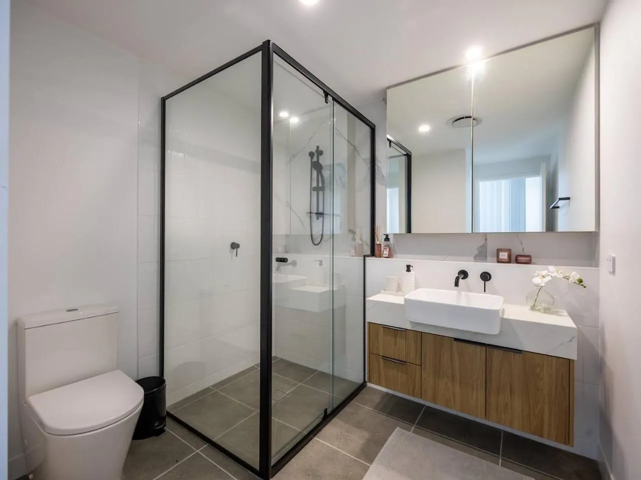 Holiday home 2 Beds Apt Walk To Shops And Trails 12 Mins To Cbd Brisbane